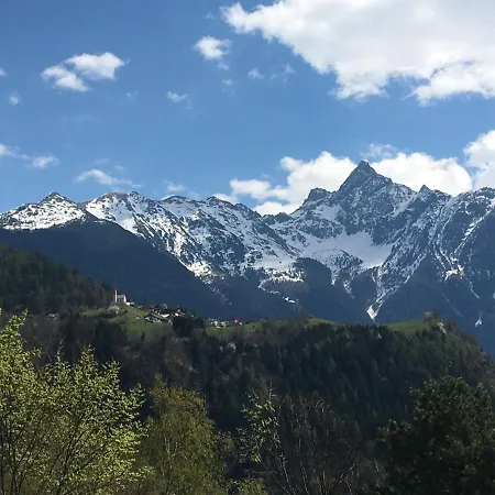 Comfortable In A Beautiful Surrounding *