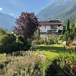 Comfortable In A Beautiful Surrounding Заутенс